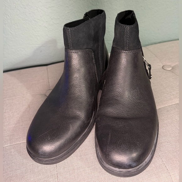 Ugg’s Black Leather Women’s Ankle Boots - Picture 1 of 6